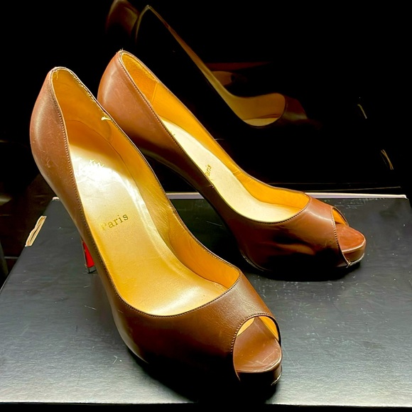 Christian Louboutin platform peep toe pumps, chocolate leather - Picture 1 of 7